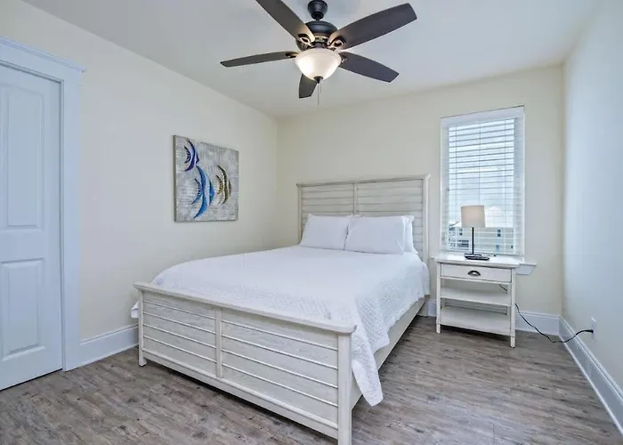Beachfront 9bed Easybreezy West Holiday home *